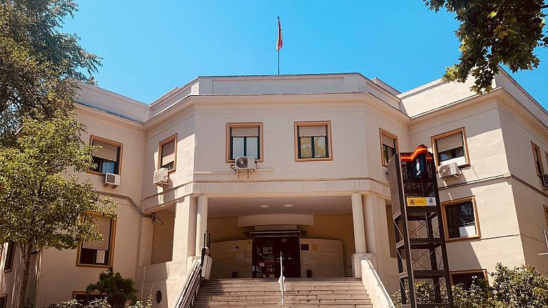 14 horas - Visitamos una unidad especial de la policía que protege a mujeres maltratadas - Escuchar ahora