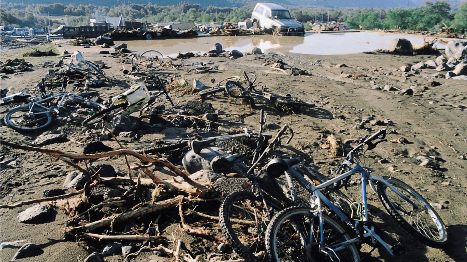 España a las 8 Fin de Semana - Camping de Biescas: 25 años de una tragedia que obligó a endurecer la normativa - Escuchar ahora
