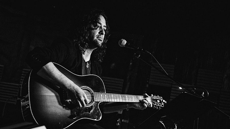 Tarde lo que tarde - Víctor Fraile presenta el adelanto "Son de luna" - Escuchar ahora