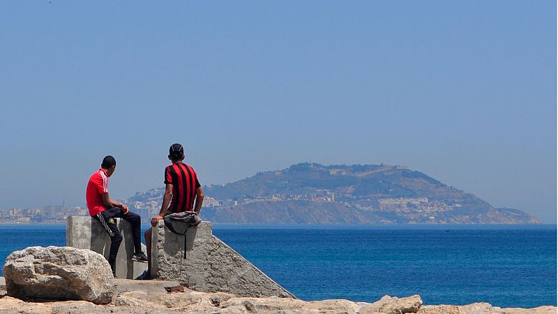 Más cerca - Las ONG cuestionan el procedimiento de devoluciones en Ceuta