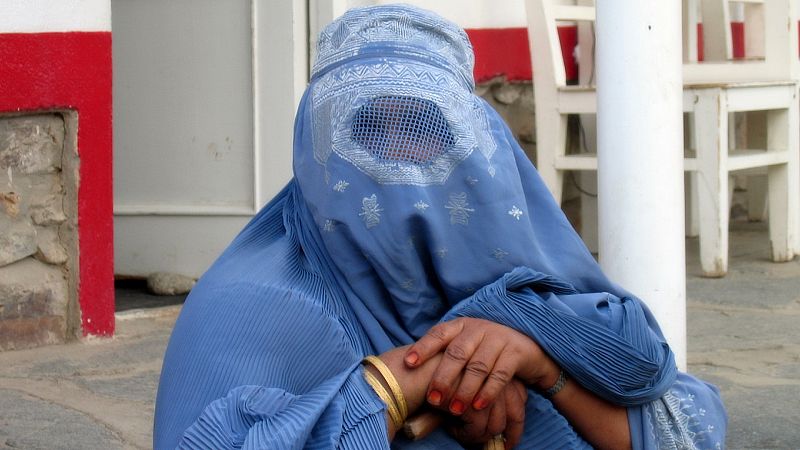 Más cerca - Manifiesto de apoyo a las mujeres afganas  - Escuchar ahora