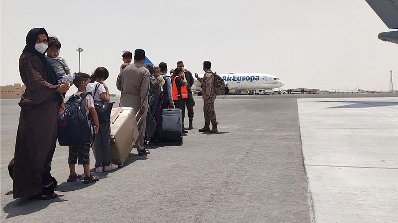 España a las 8 Fin de Semana - Las ONG piden una estrategia de evacuación conjunta en Afganistán: "Ningún vuelo debería salir con asientos vacíos" - Escuchar ahora