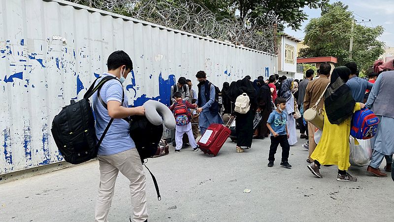 14 horas Fin de Semana - La vida bajo el régimen talibán: Nadia, una década siendo otra persona - Escuchar ahora