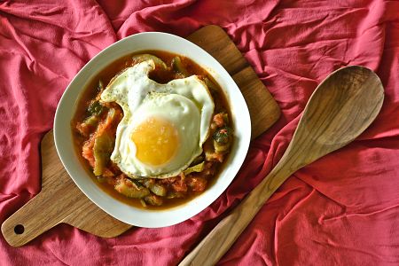 Comer y cantar - Comer y cantar - Pisto con niscalos, cuscús y huevo frito - 17/10/09 - Comer y cantar | Escuchar