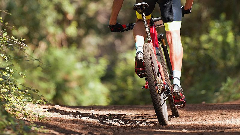 Más cerca - 1200 kilómetros en bici en 4 días con un objetivo solidario - Escuchar ahora