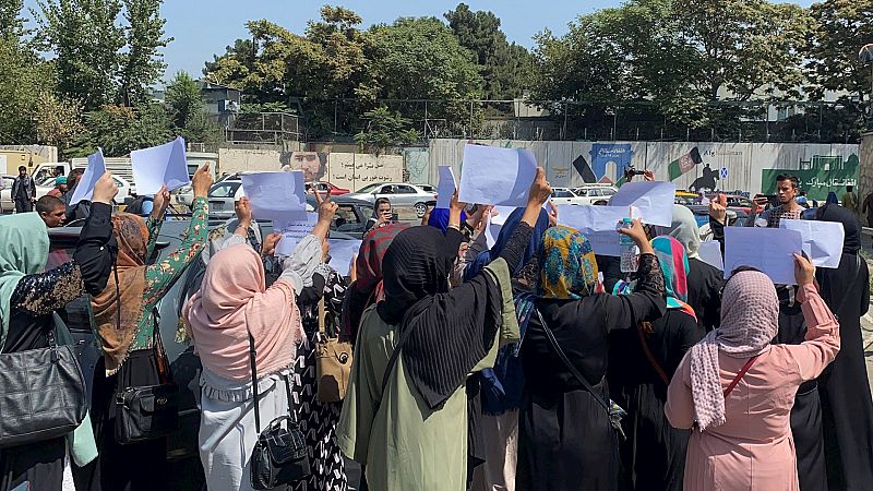 España a las 8 Fin de Semana - Las mujeres afganas reclaman su participación en el Gobierno - Escuchar ahora