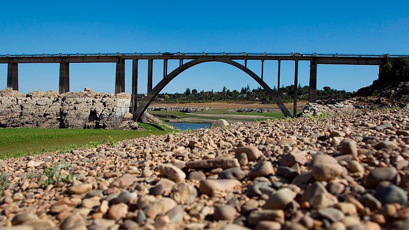 14 horas Fin de Semana - El vaciado de embalses enfrenta al Gobierno gallego y la Confederación Hidrográfica del Miño-Sil - Escuchar ahora