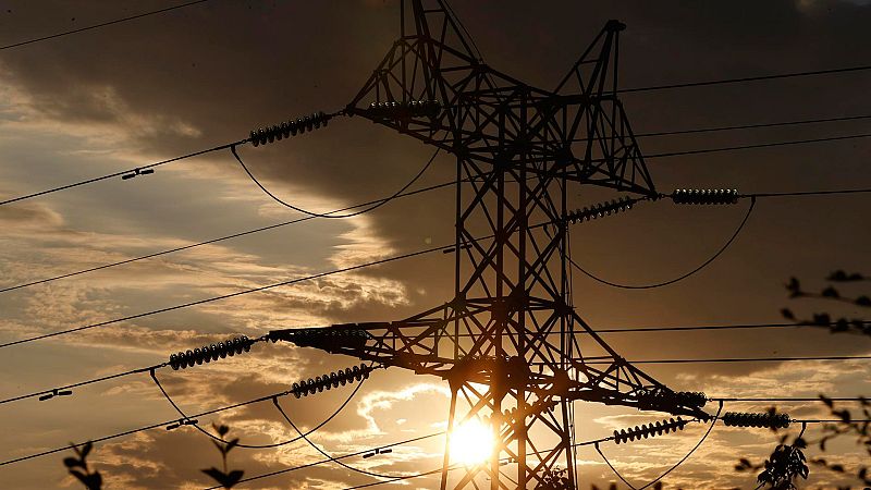 Las mañanas de RNE con Íñigo Alfonso - Jorge Sanz: "La solución es fiscal, la mitad de la factura son impuestos"  - Escuchar ahora