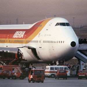 Joyas del archivo sonoro - Joyas del archivo sonoro - España a las 8 - Reportaje en el aeropuerto sobre el traslado del "Guernica" - Escuchar ahora