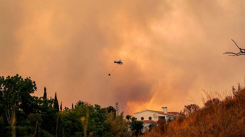 Las maanas de RNE con igo Alfonso - Los bomberos confan en poder controlar hoy el incendio de Sierra Bermeja - Escuchar ahora