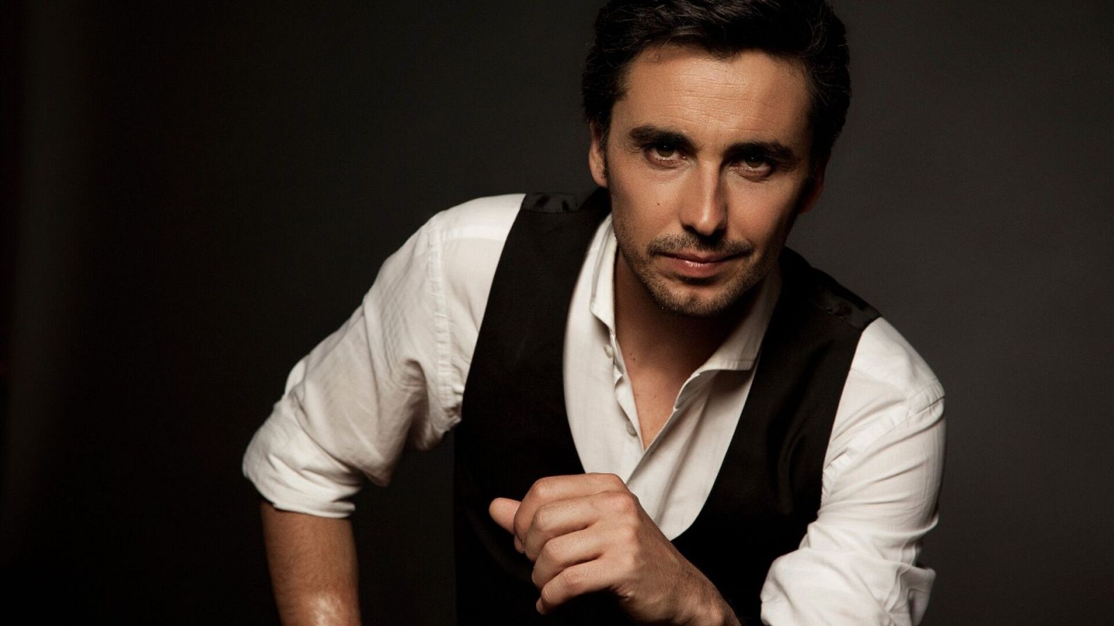 Tarde lo que tarde - 'El Rock and Roll ha muerto' de Canco Rodríguez - Escuchar ahora