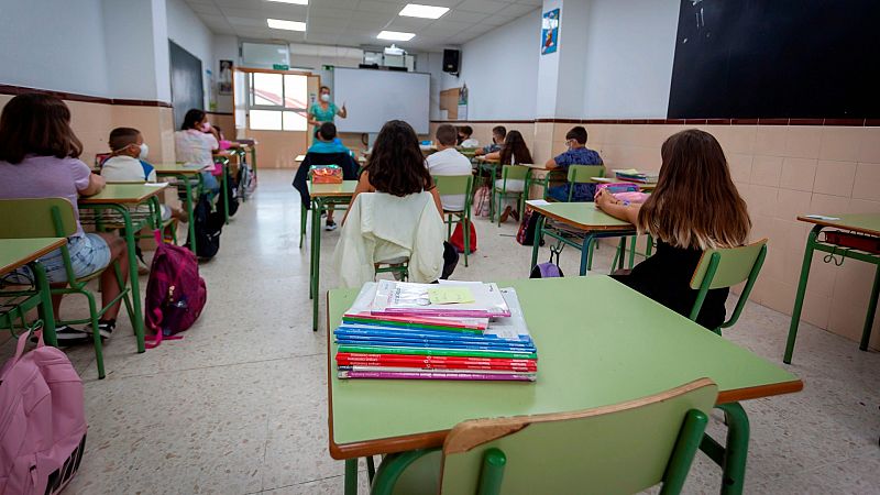 14 horas - Extremadura prohíbe la entrada en los colegios a los alumnos que no lleven mascarilla - Escuchar ahora