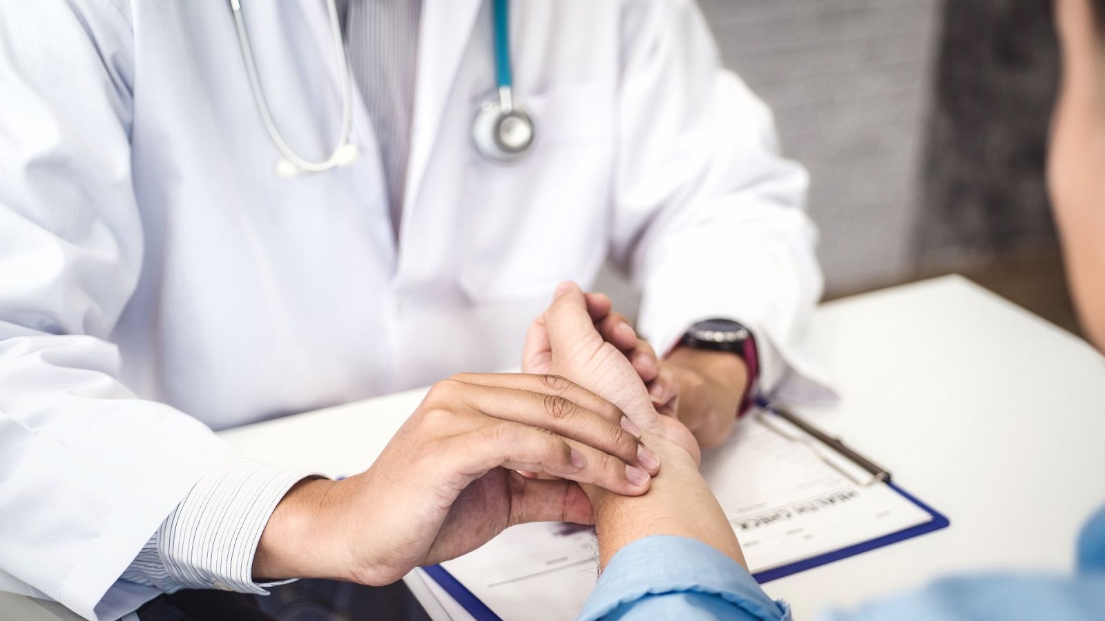 Más cerca - Situación crítica en la atención primaria - Escuchar ahora 