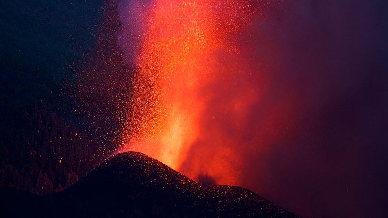 Más cerca - "Por las dos fisuras que hay podría salir todo el magma" - Escuchar ahora