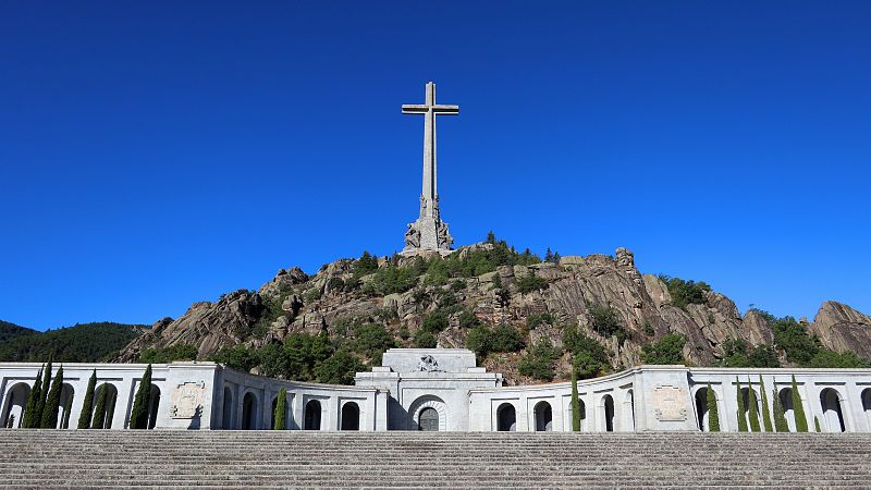 14 horas - As ser la exhumacin de los restos del Valle de los Cados - Escuchar ahora