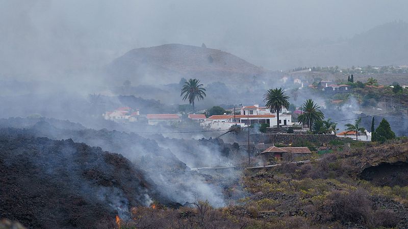 24 horas - La lava continúa su lento camino hacia el mar - Escuchar ahora