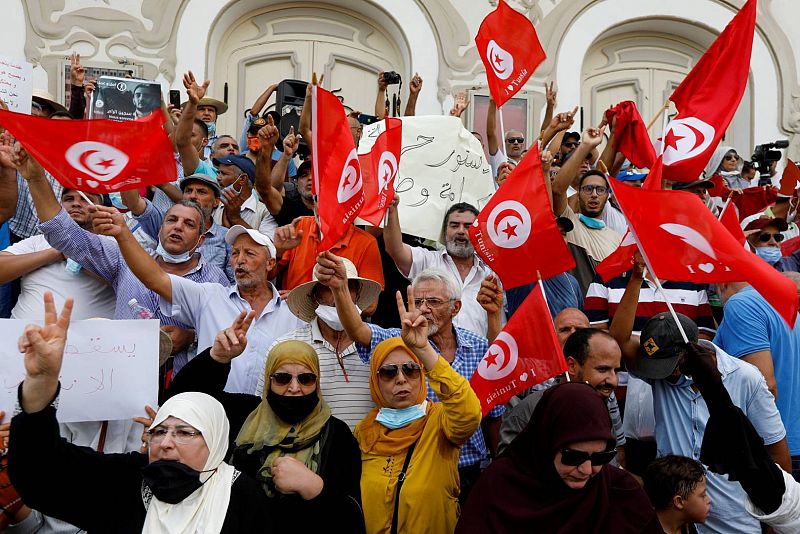 Cinco Continentes - El presidente de Túnez envía a dos diputados opositores a la cárcel - Escuchar ahora
