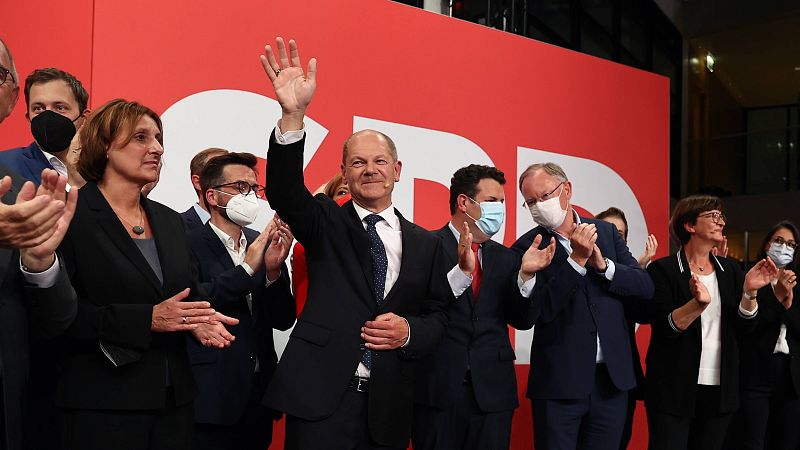 Las mañanas de RNE con Íñigo Alfonso - El cambio en Alemania: tranquilo según el PSOE, inestabilidad para el PP - Escuchar ahora