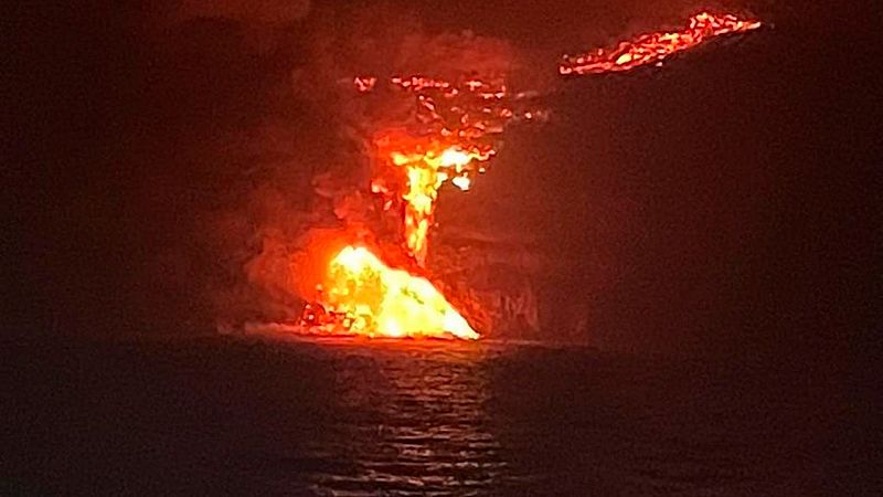 Las mañanas de RNE con Íñigo Alfonso - El PEVOLCA extrema la vigilancia tras llegar la colada de lava al mar - Escuchar ahora