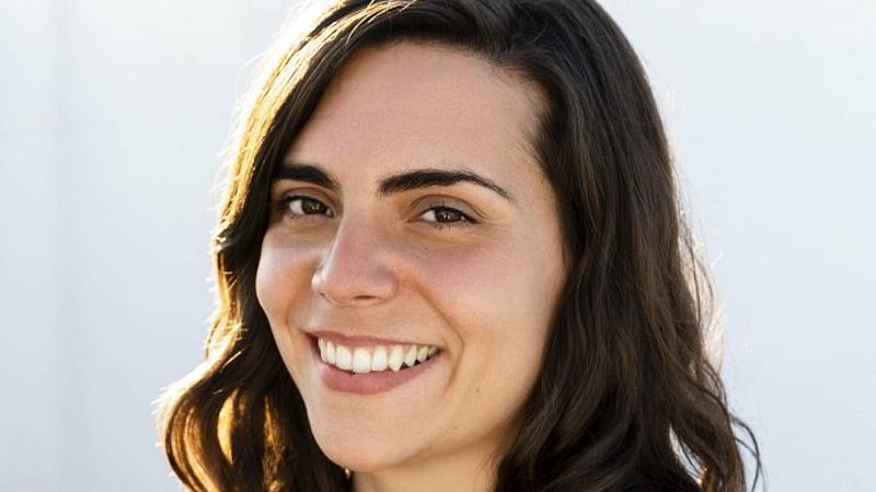 Libros de arena - María Agúndez y 'Piscinas que no cubren' - Escuchar ahora