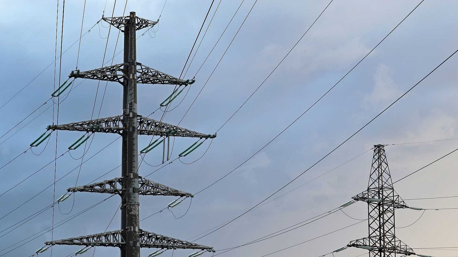 Boletines RNE - Iberdrola y Endesa piden a la UE que retire la reforma energética del Gobierno - Escuchar ahora