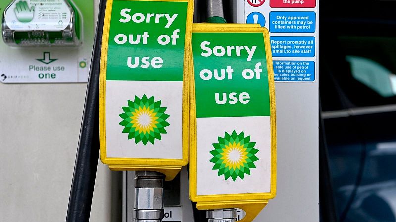 Boletines RNE - El ejrcito distribuir gasolina en el Reino Unido 