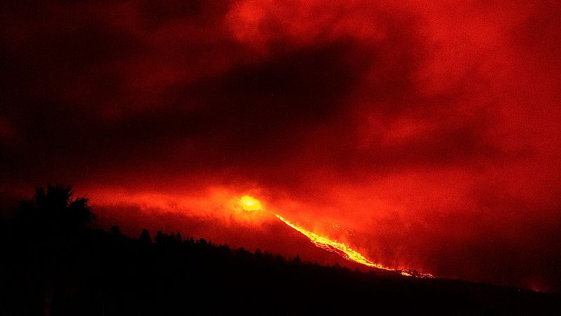 Las mañanas de RNE con Íñigo Alfonso -  La colada del volcán sigue encauzada y no afecta a zonas nuevas - Escuchar ahora