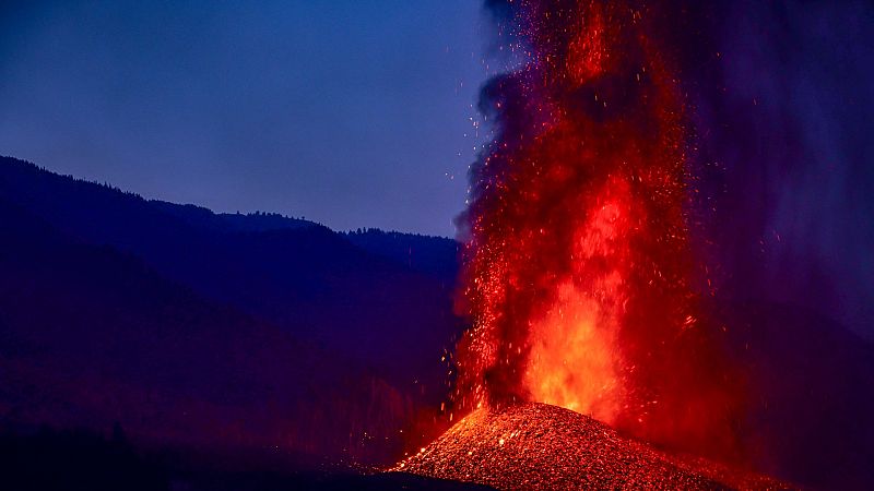 Más cerca - "Situación muy favorable para la evacuación de la lava hacia el mar" - Escuchar ahora 