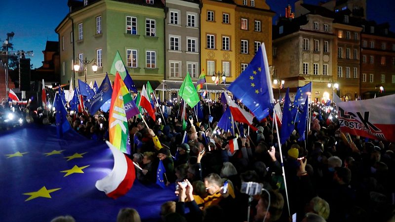24 horas Fin de Semana - Miles polacos se manifiestan a favor de Europa - Escuchar ahora