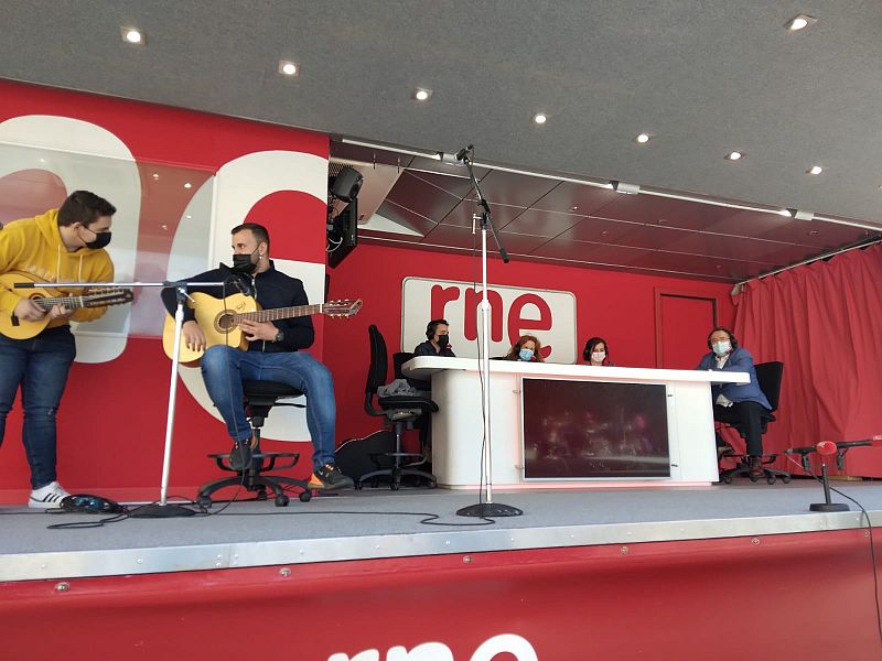 Crónica de Aragón - Informativo especial desde el estudio móvil de Rne en la plaza del Pilar con motivo de la semana cultural del Pilar - 11/10/2021 - Escuchar ahora