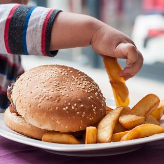 Obesidad infantil, más allá de una dieta