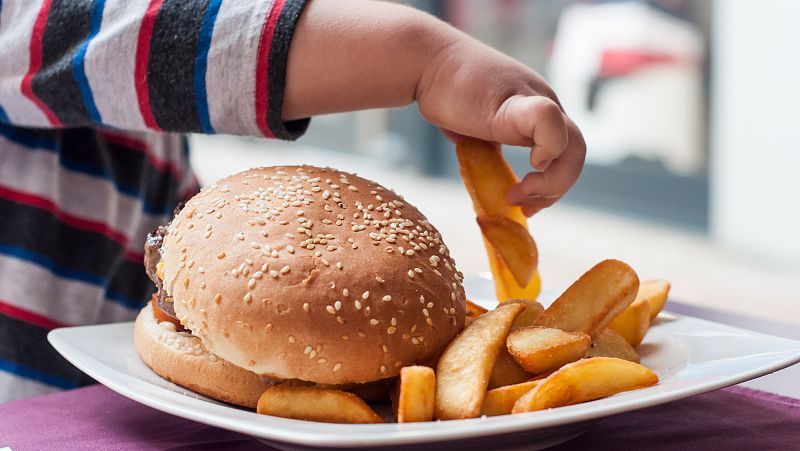 Reportajes RNE - Obesidad infantil, más allá de una dieta - Escuchar ahora