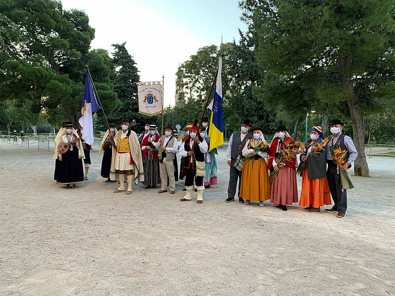 Crónica de Aragón - Agradecer y pedir. Es los que están haciendo desde las 7 de esta mañana los cientos de oferentes que ya han dejado sus flores a los pies de la Virgen del Pilar - 12/10/2021 - Escuchar ahora