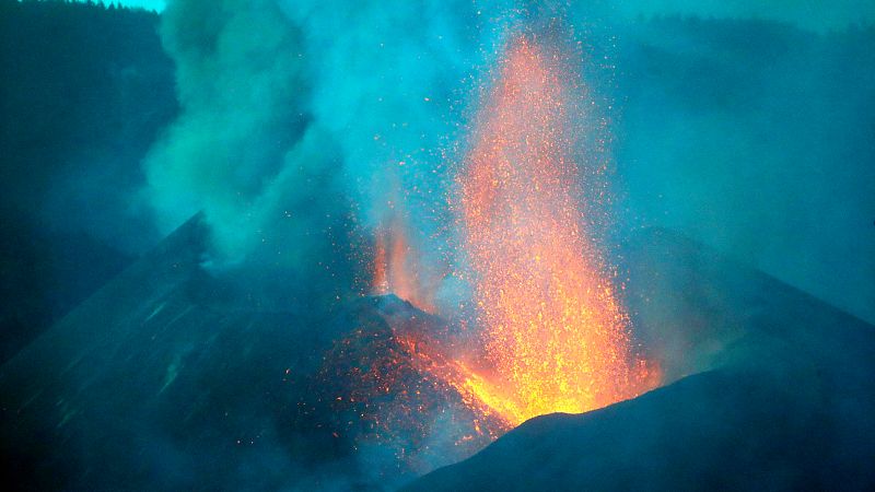 14 horas - La nueva colada de lava amenaza zonas que se creían fuera de peligro  - Escuchar ahora