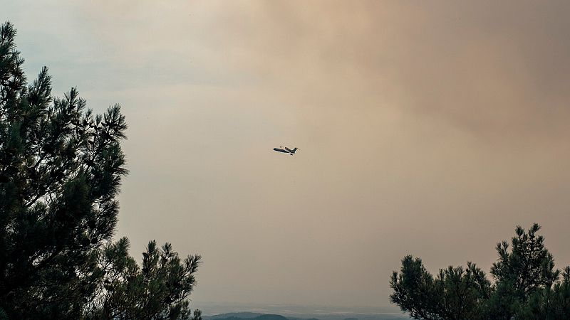 Más cerca - ¿Cómo afectan las cenizas a los motores de un avión? - Escuchar ahora 