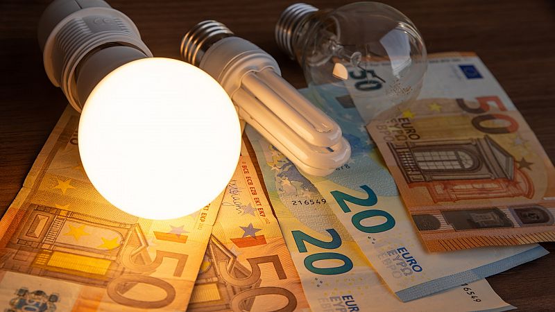 Boletines RNE - La electricidad sube la inflación hasta el 4% en septiembre - Escuchar ahora 