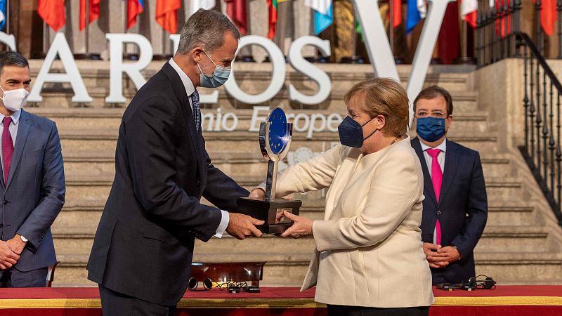 14 horas - Merkel recoge el Premio Europeo Carlos V: "Solo una Europa unida es una Europa fuerte" - Escuchar ahora