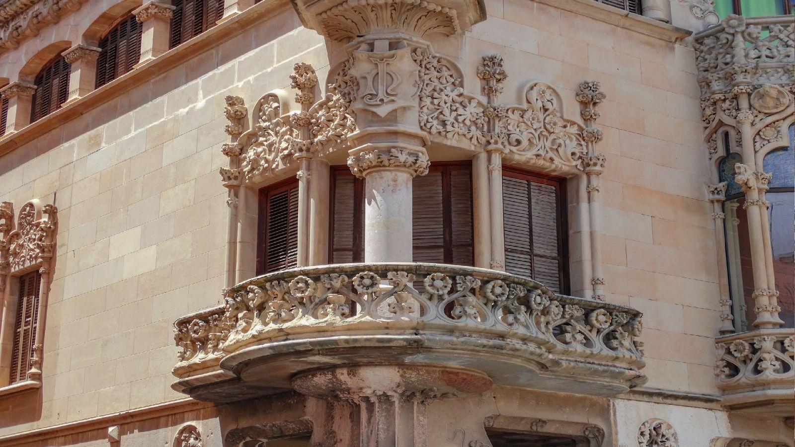 10.000 lugares para viajar con Ángela Gonzalo - Reus, el secreto mejor guardado del modernismo catalán - 17/10/21 - Escuchar ahora