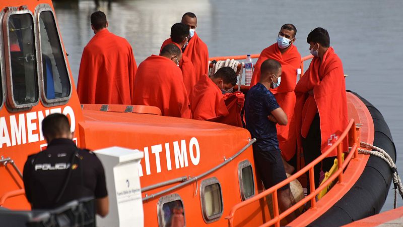 14 horas - Mueren cuatro personas en el naufragio de una patera en Cdiz - Escuchar ahora