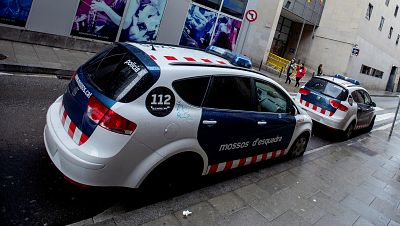 14 horas - Cuatro mossos detenidos acusados de soborno y robo con fuerza - Escuchar ahora