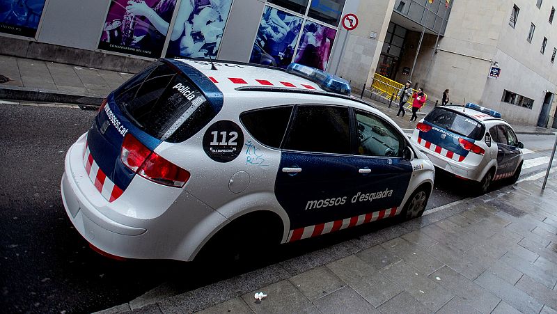 14 horas - Cuatro mossos detenidos acusados de soborno y robo con fuerza - Escuchar ahora