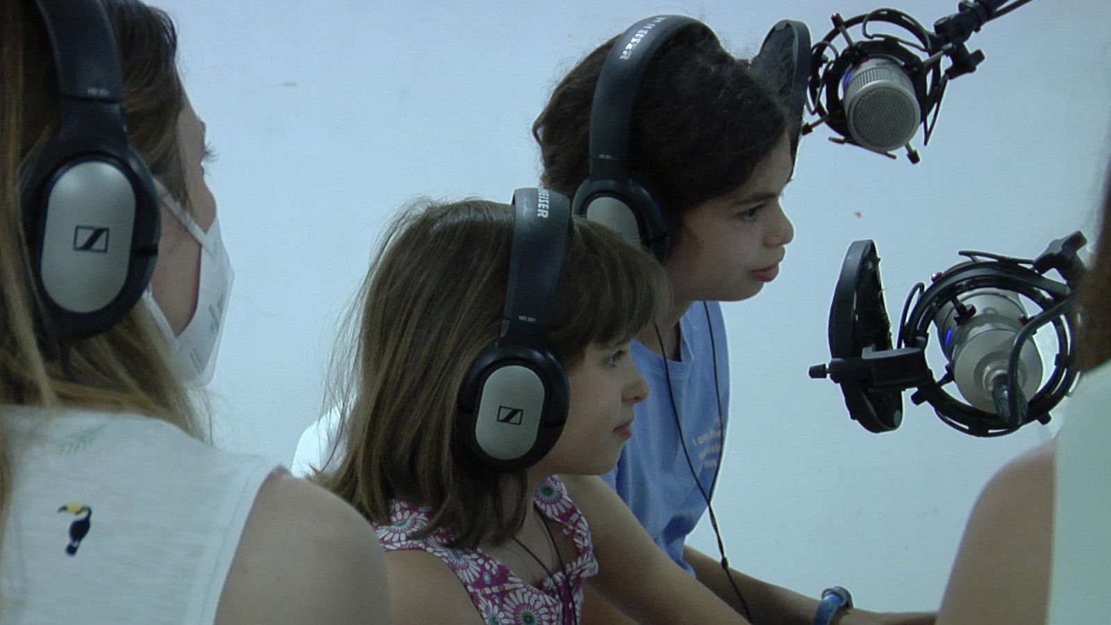 Al otro lado - Capítulo 2: Sus aficiones - Escuchar ahora