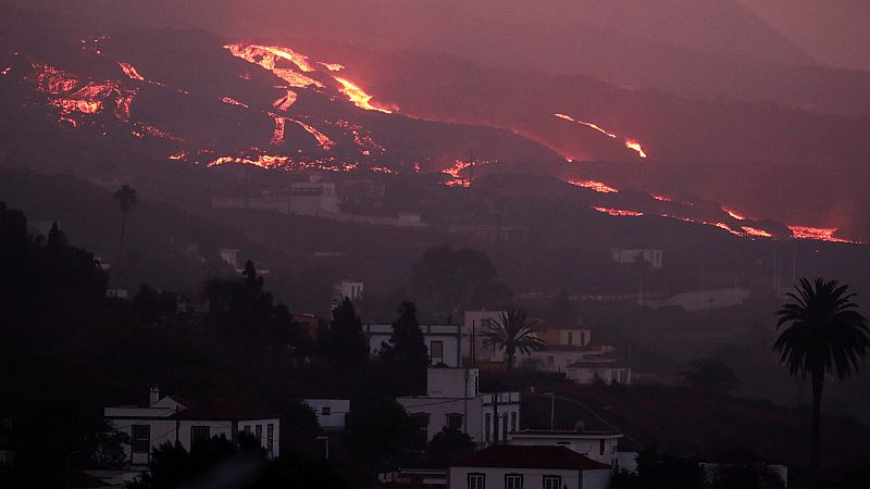 24 horas - La Palma: un mes bajo las cenizas del volcán de Cumbre Vieja - Escuchar ahora