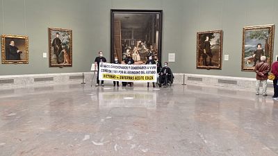 Más cerca - Víctimas de colza se encierran en El Prado y exigen atención: "Teníamos que hacer algo contundente" - Escuchar ahora