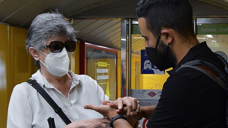 Investigadores logran que una persona ciega vea figuras 14 horas - Científicos españoles logran que una persona ciega vea figuras y letras - Escuchar ahora