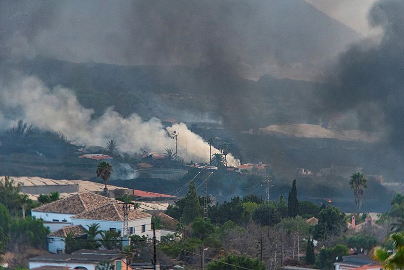 Las mañanas de RNE con Íñigo Alfonso - La lava entra en el barrio de La Laguna y amenaza otras zonas de Tazacorte - Escuchar ahora