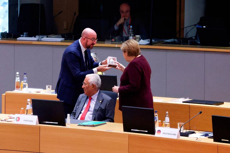 Cinco Continentes - Merkel se despide del Consejo Europeo - Escuchar ahora