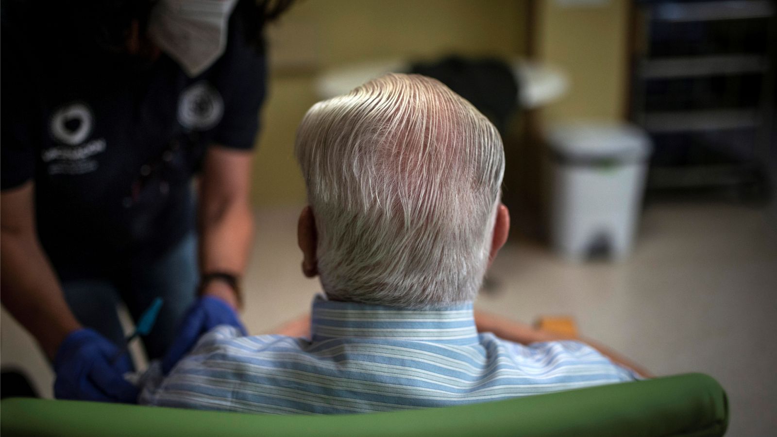 Las mañanas de RNE con Íñigo Alfonso - Tercera dosis para mayores de 70 y sin mascarilla en los recreos de Madrid - Escuchar ahora