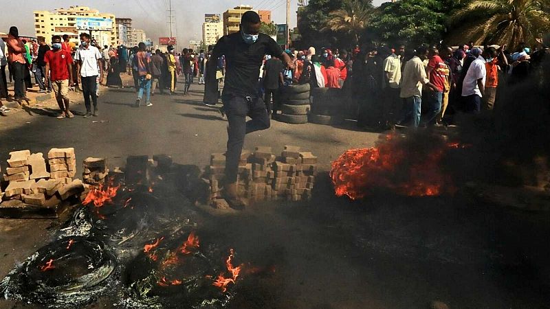 14 horas - El Ejército de Sudán da un golpe de Estado - Escuchar ahora