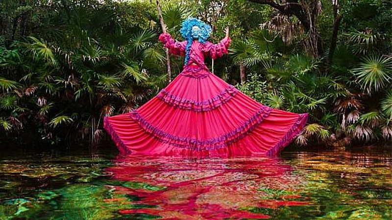 Tarde lo que tarde - Vuelve el dúo Bomba Estéreo - Escuchar ahora